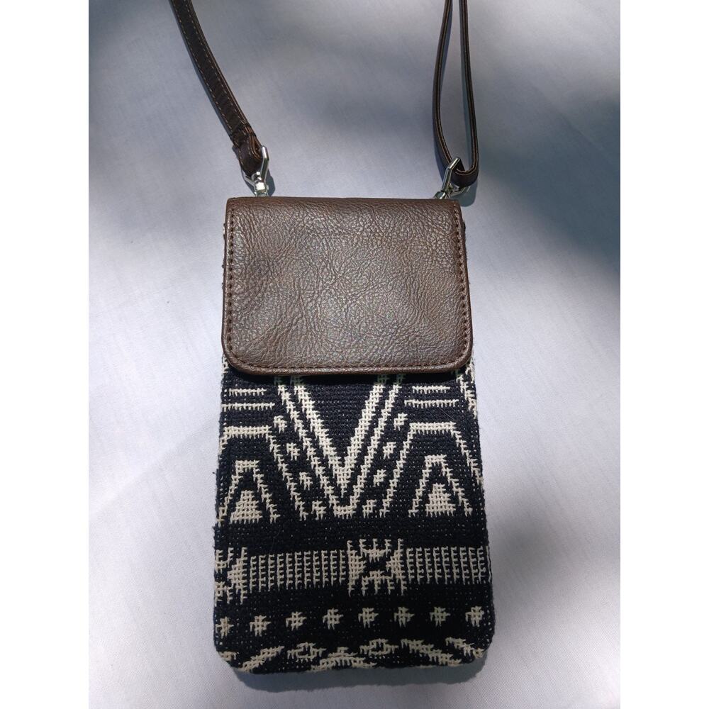 THIRTY ONE Gifts Call Me Crossbody Purse Bag Rio Weave Phone/Wallet NEW